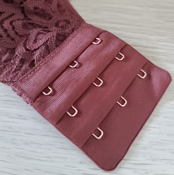 Elegant Lace Bralette in Burgundy - Picture 5 of 6